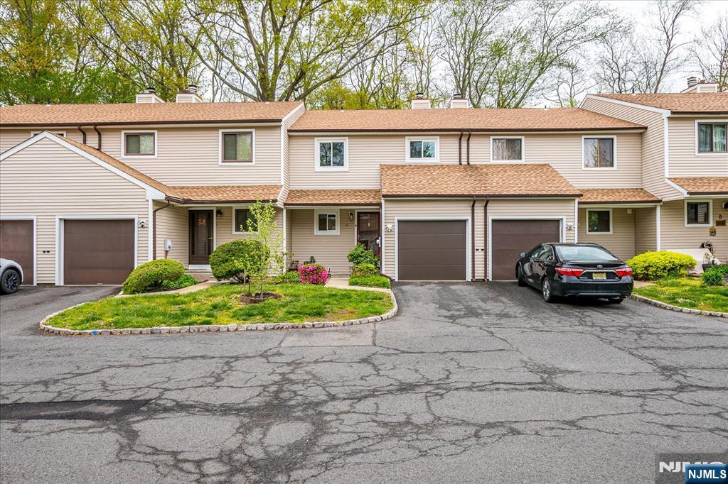 12 Tulip Court — photo