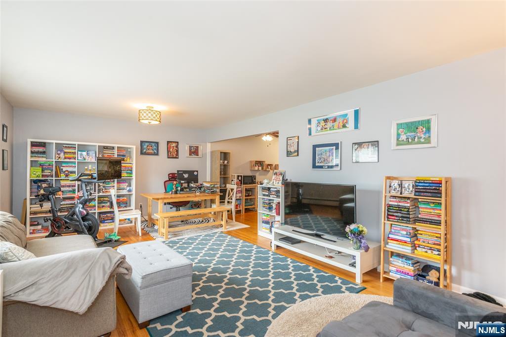 6 Colonial Drive — photo