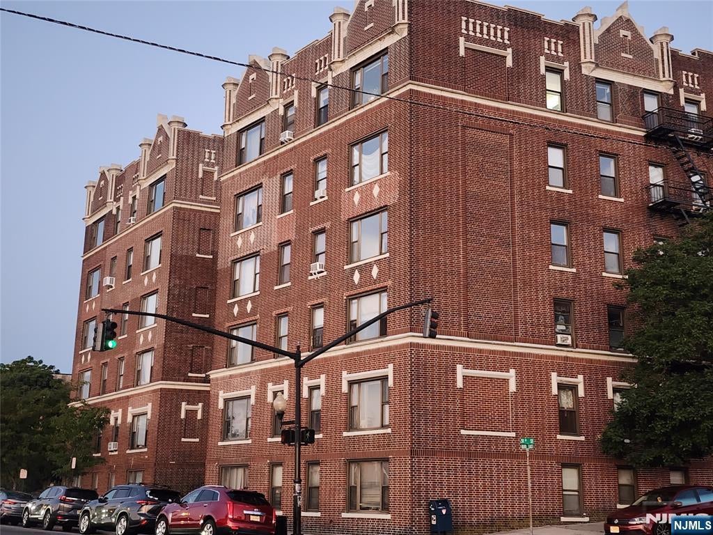 1055 Boulevard East B7 — photo