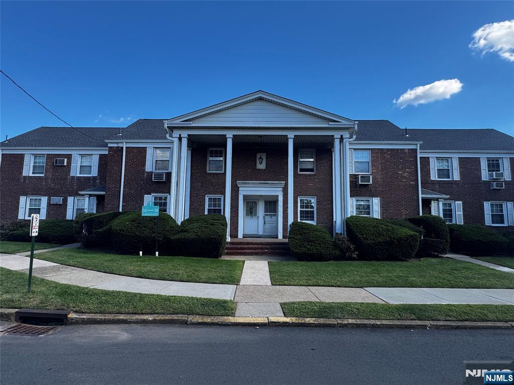 32B Elmwood Court — photo