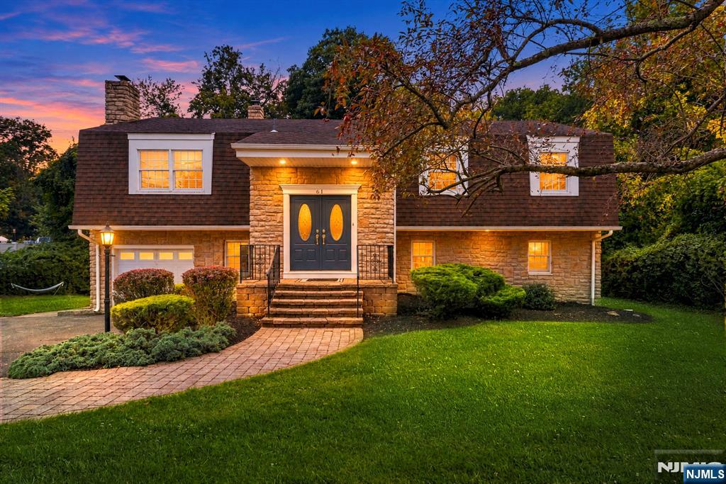 61 Geoffrey Way — photo