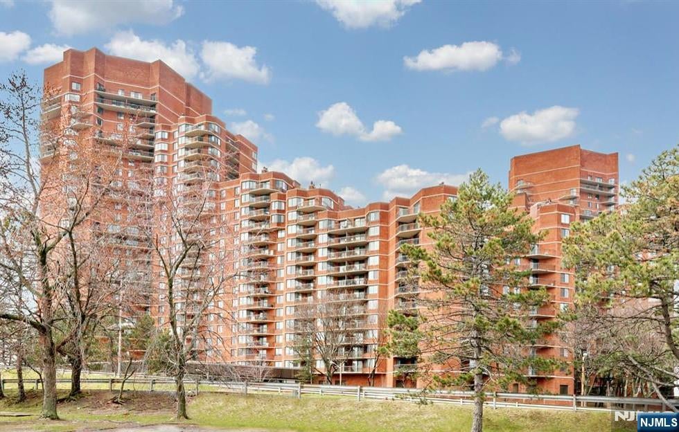 1020 Harmon Cove Tower 1020 — photo