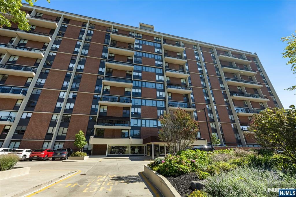3 Horizon Road — photo