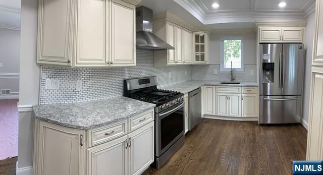 10 White Oak Drive — photo