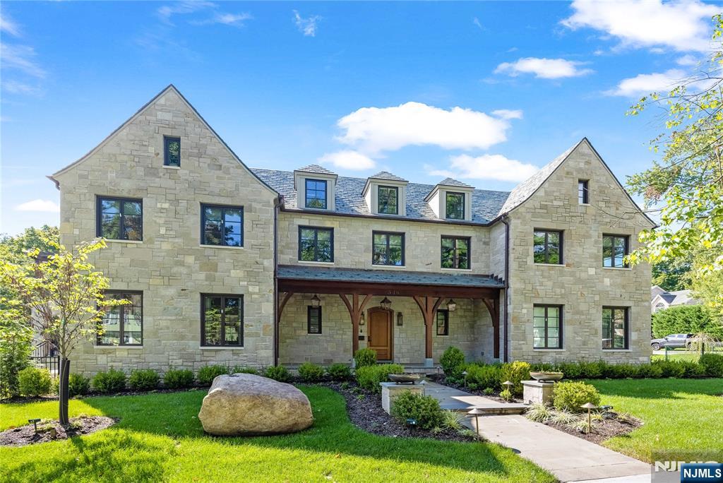 548 Sylvan Place — photo