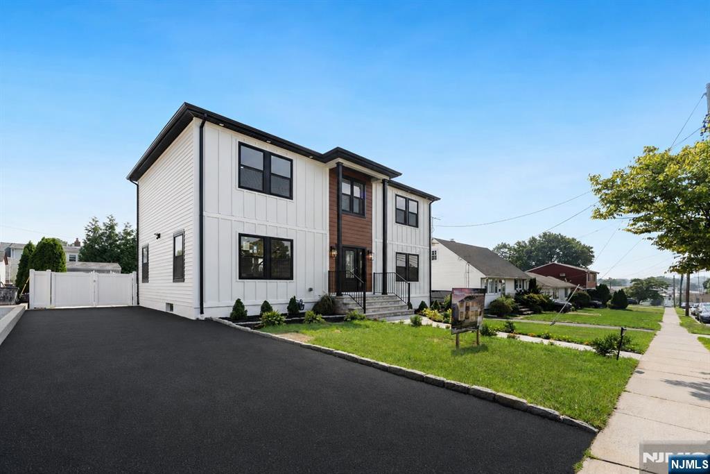 89 Susan Court — photo