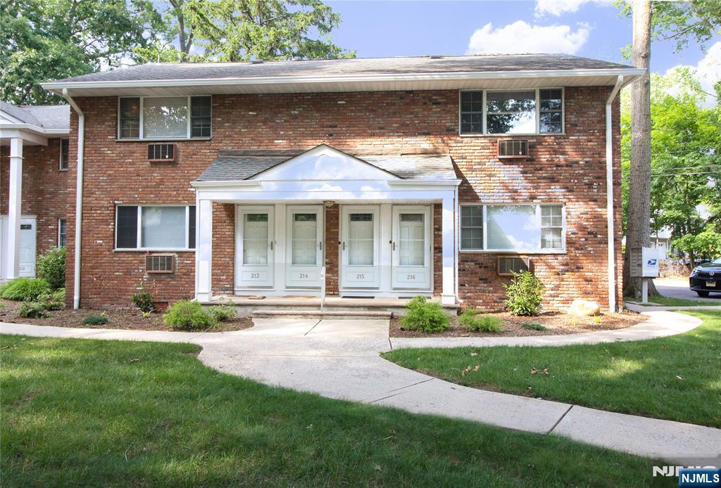 216 Washington Drive — photo