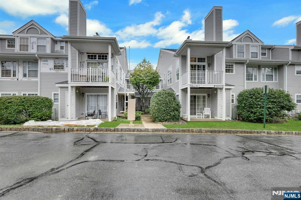 1133 Hyde Park Court — photo
