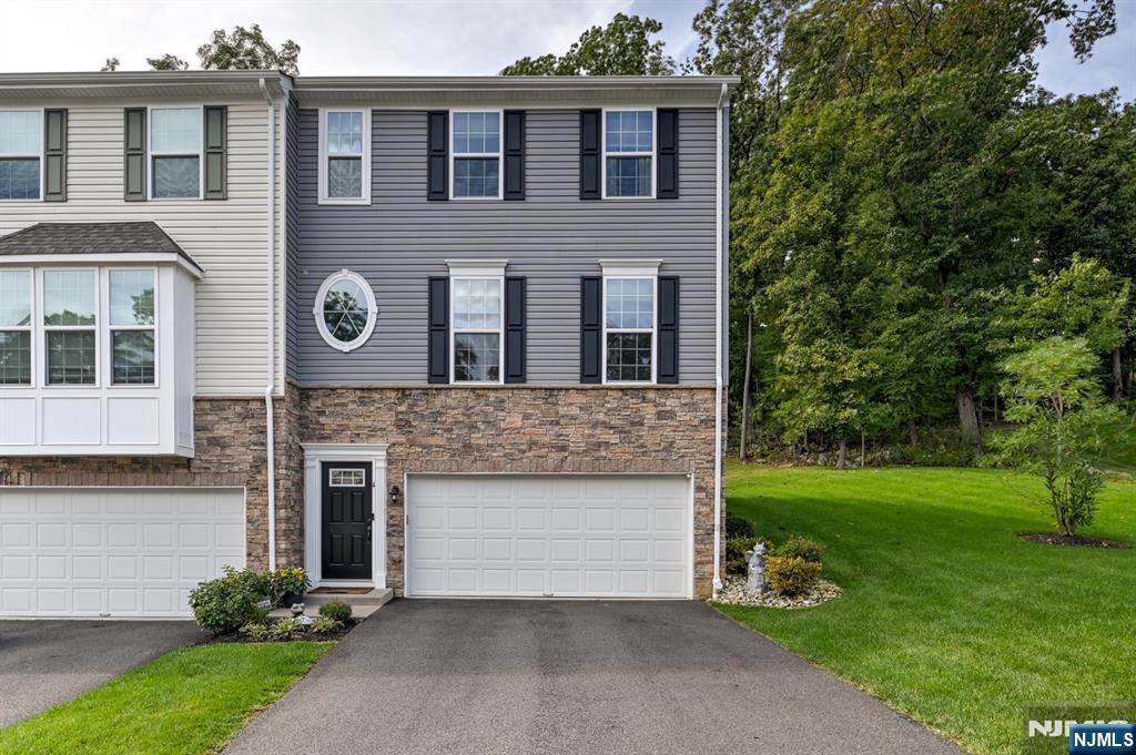4 Woodland Way — photo
