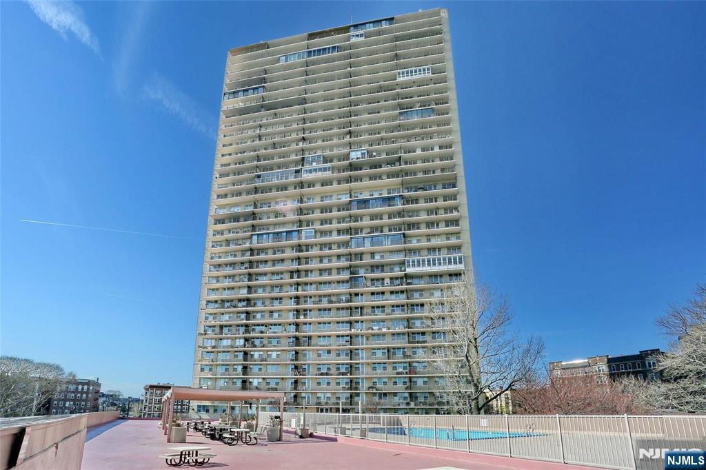 6040 Boulevard East — photo