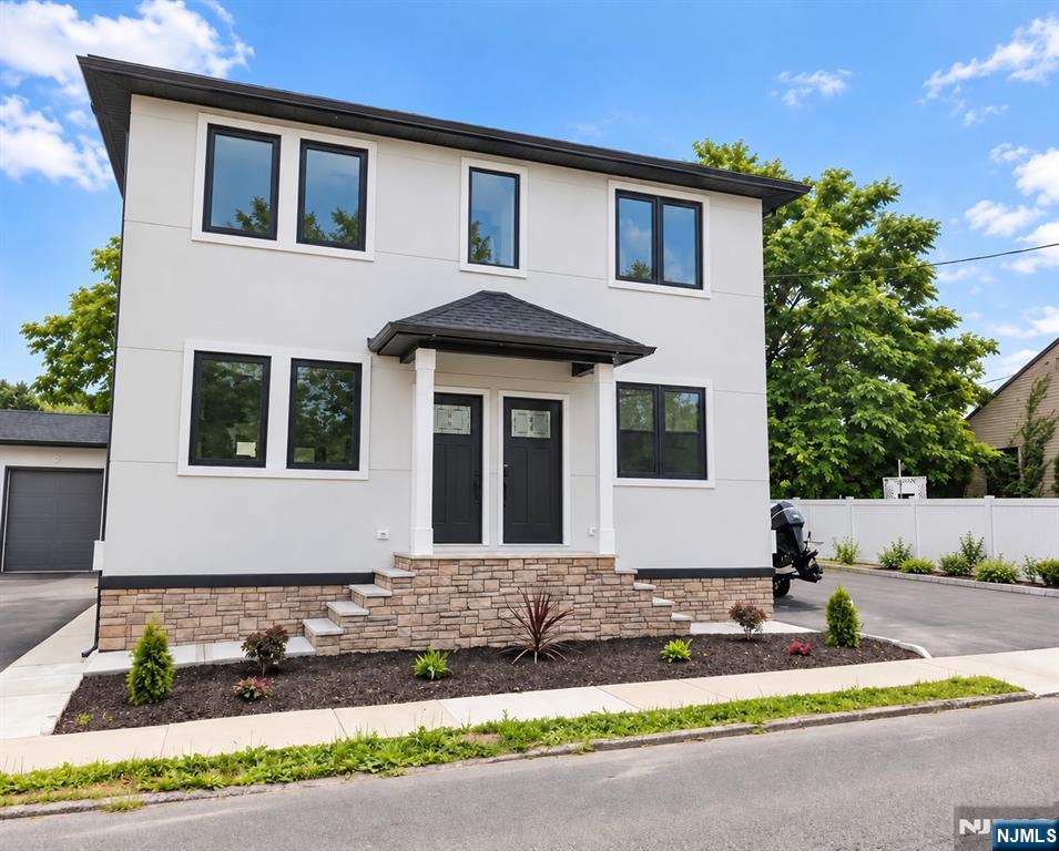 16 Armm Avenue — photo
