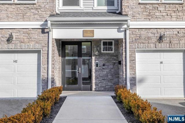 11 Veterans Way — photo
