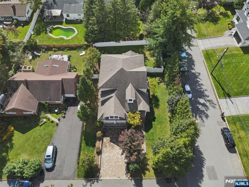 84 Woodmere Lane — photo