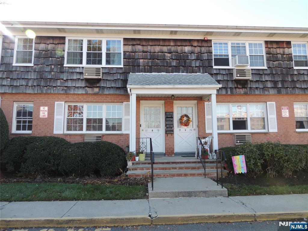 250 Rochelle Avenue — photo
