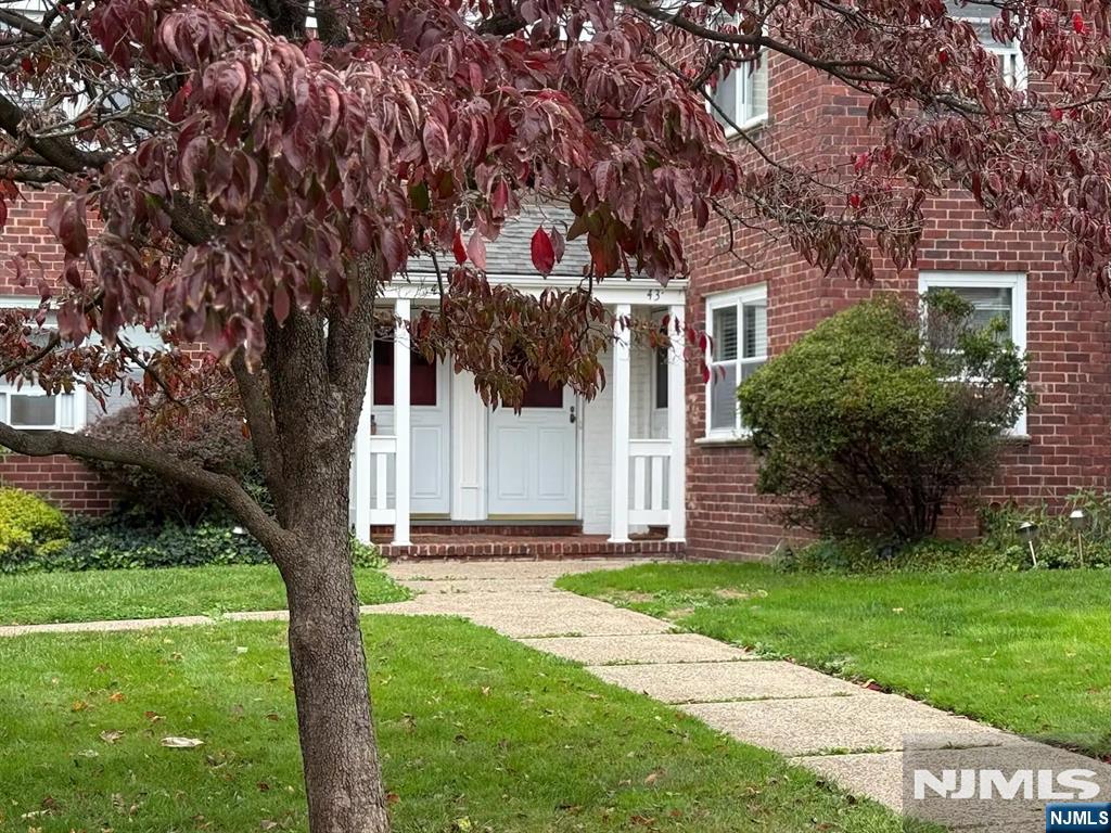 460 Heath Place — photo