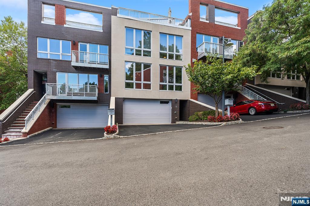 18 Vela Way — photo