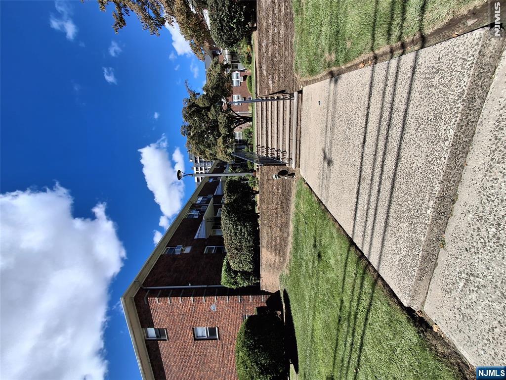 1275 Inwood Terrace — photo