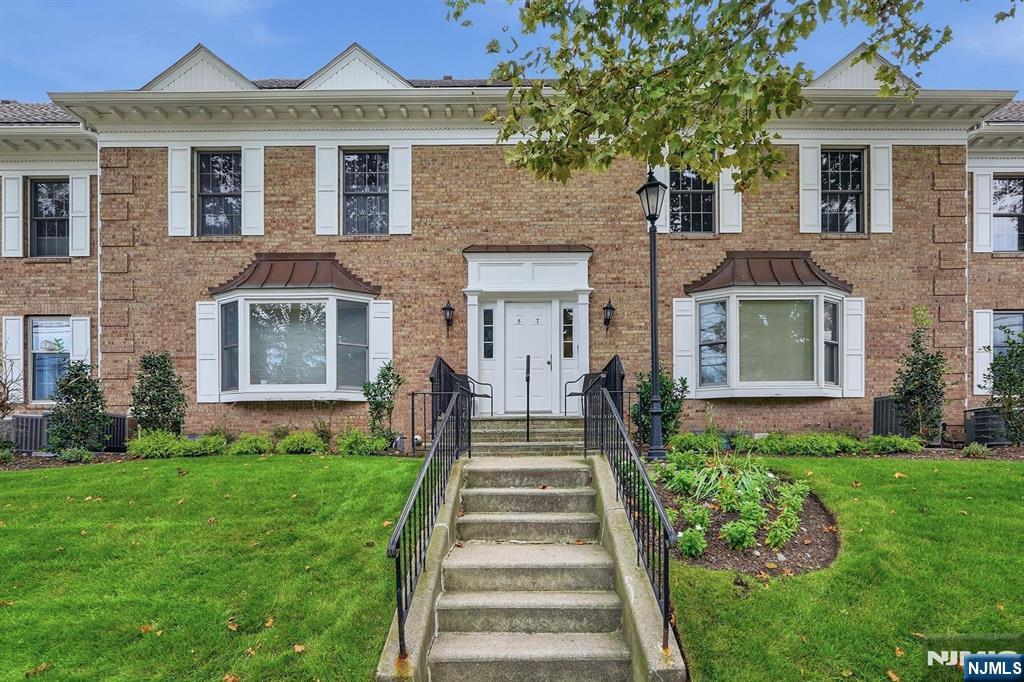 5 S Maple Avenue — photo