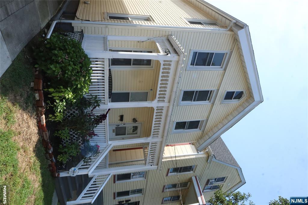 322 Hawthorne Street — photo