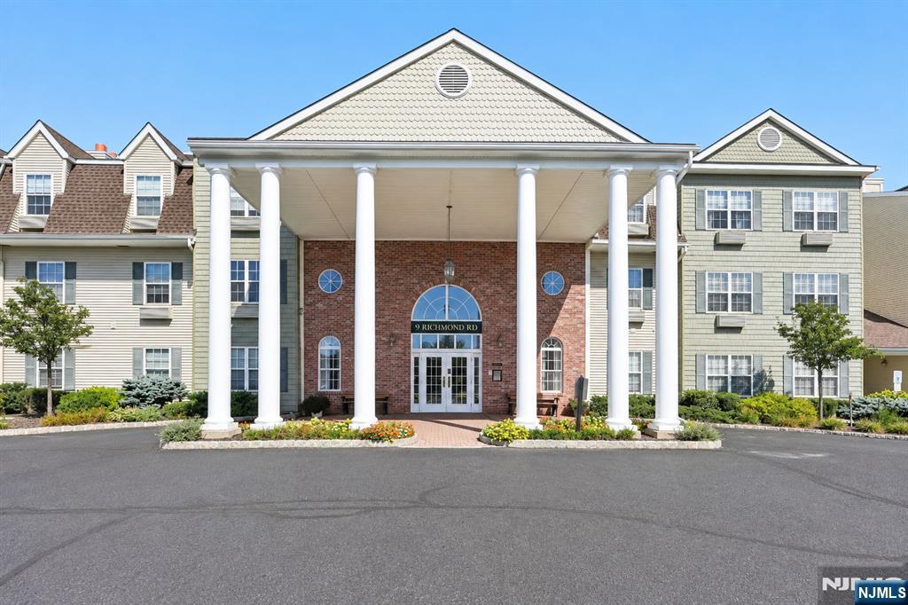 9225 Richmond Road — photo