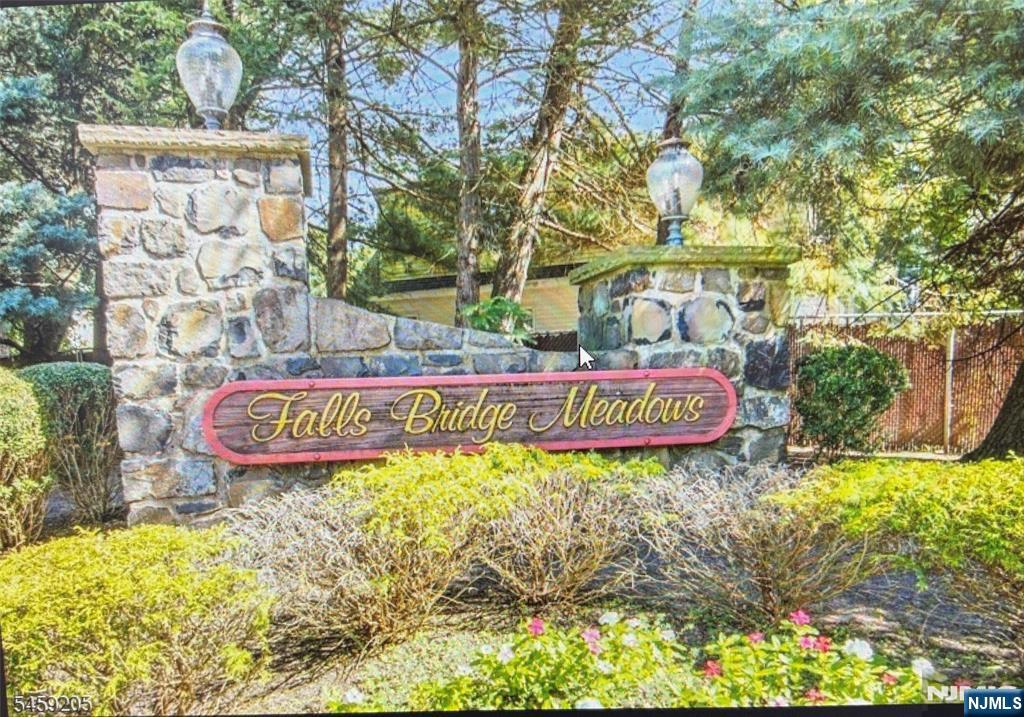 62 Falls Bridge Drive — photo