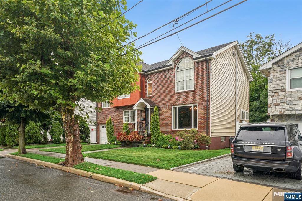 18 Gail Place — photo