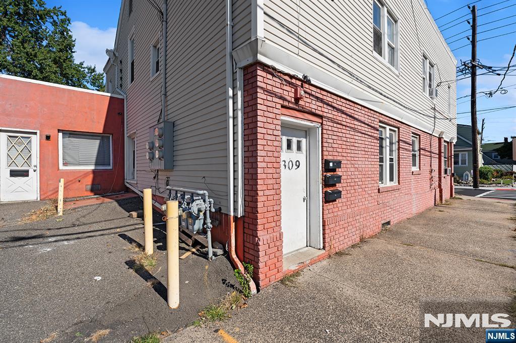309 Washington Avenue — photo