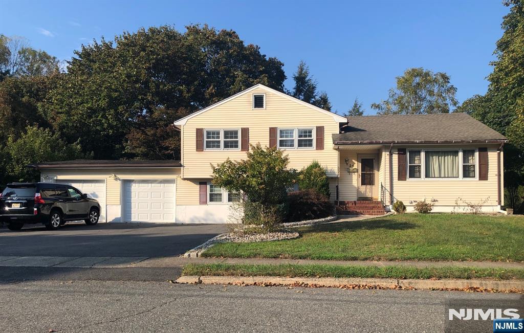 34 Cathyann Court — photo