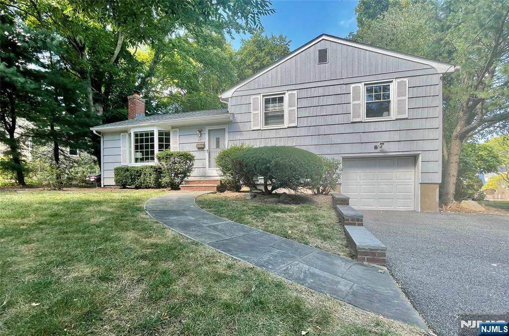27 Greenway Court — photo