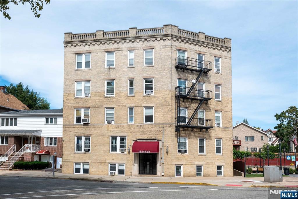 18 74th Street — photo