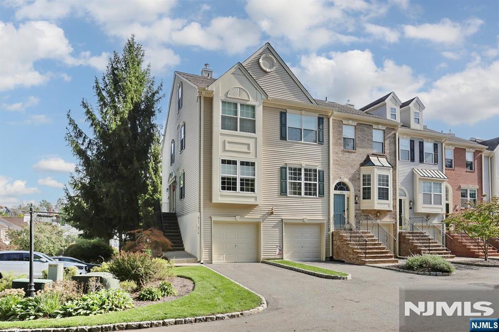 876 Somerset Court — photo