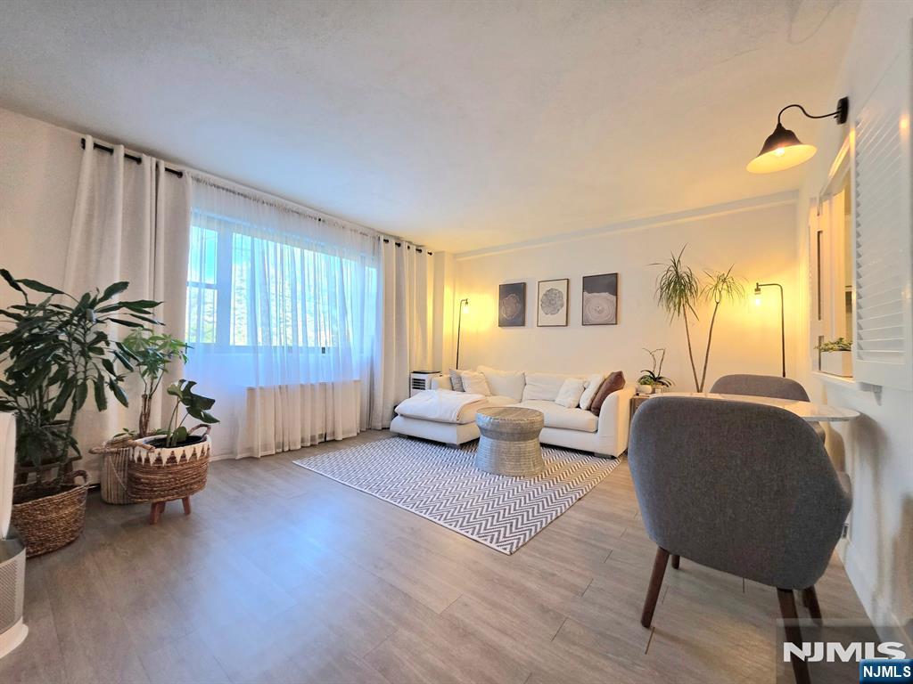25 Grand Avenue — photo