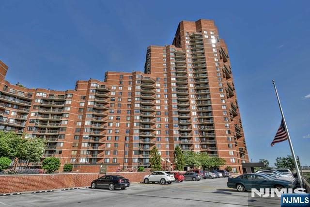 216 Harmon Cove Tower — photo