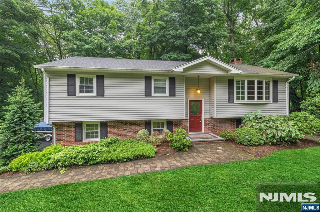72 Smokey Ridge Road, Ringwood, NJ 07456