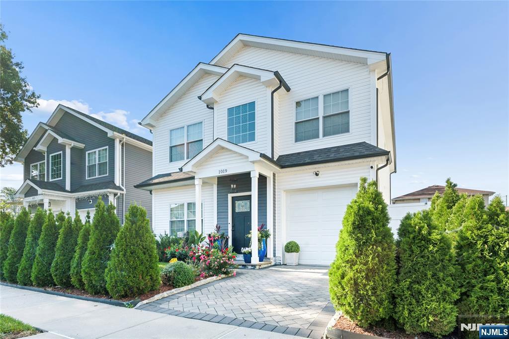 1019 Bishop Evans Way — photo