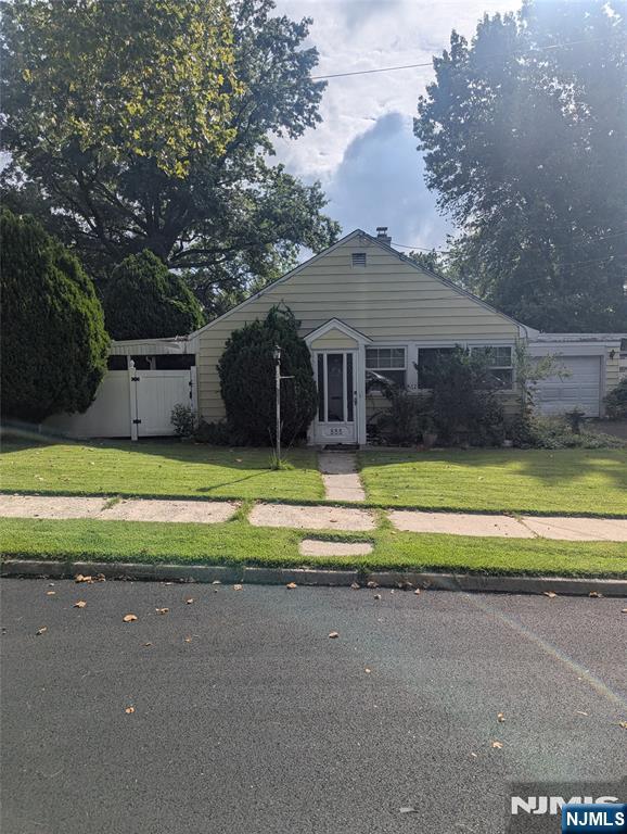 555 John Street — photo