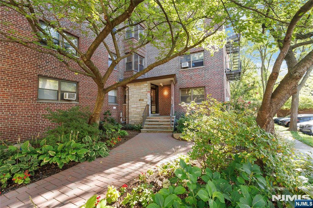 410 Fairview Avenue — photo