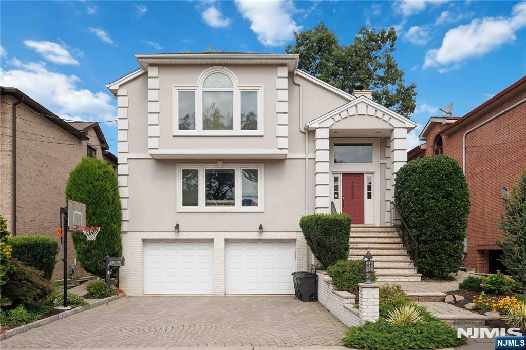 1235 Briar Way — photo