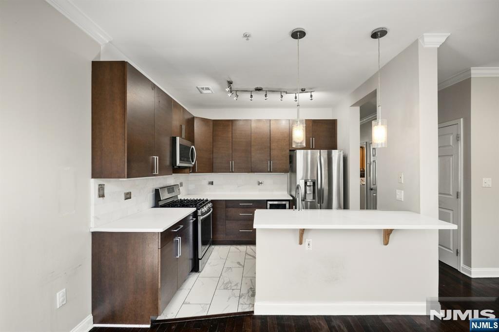382 Kingston Court — photo