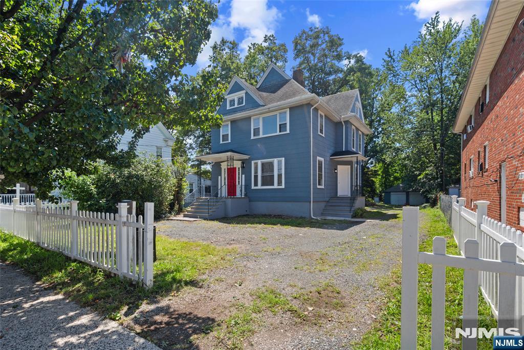 520 Grand Avenue — photo