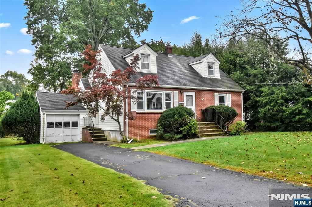 4 Demartini Place — photo