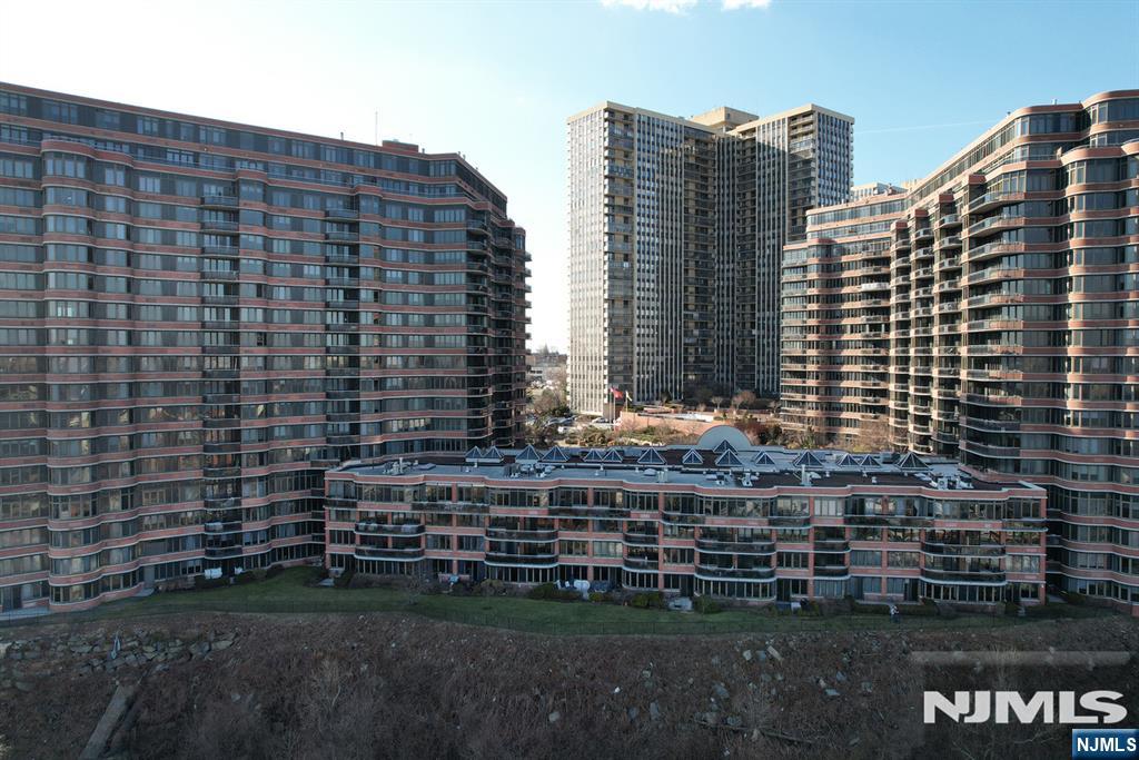 100 Carlyle Drive — photo