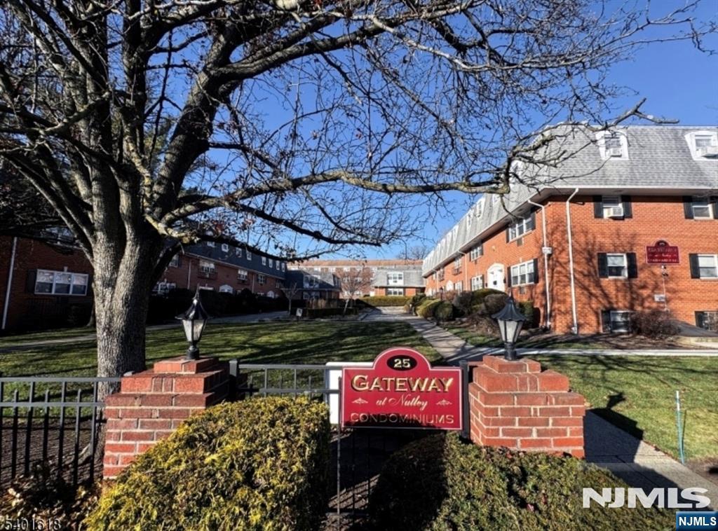 25 River Road — photo