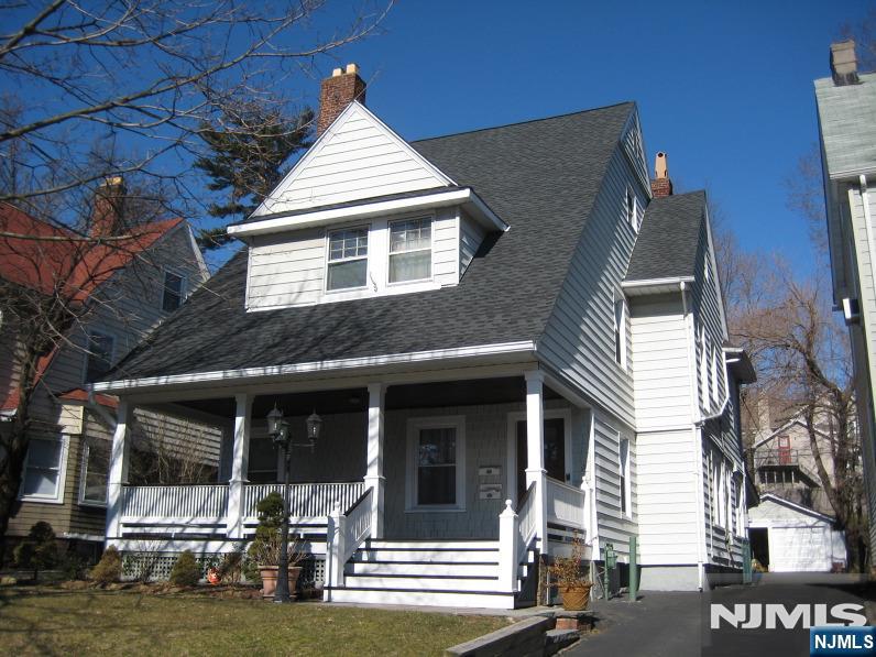 35 Gates Avenue — photo