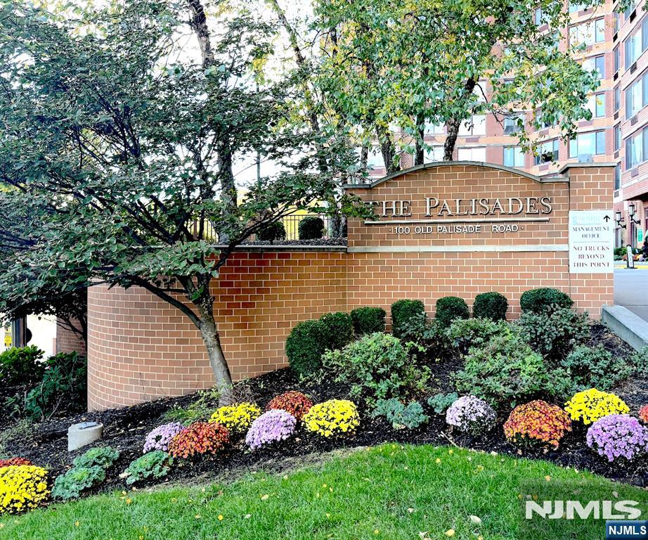 100 Old Palisade Road — photo