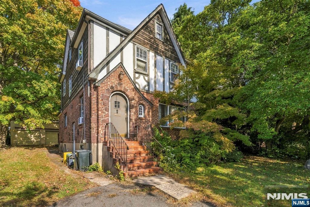 19 Bayview Avenue — photo