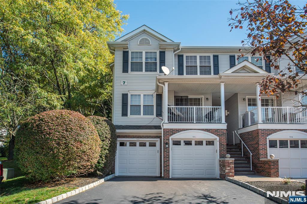 702 Buckland Court — photo