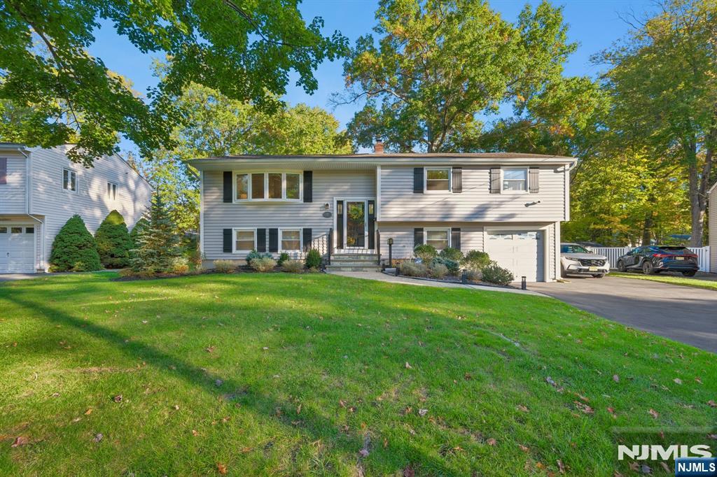 12 Knollwood Drive — photo