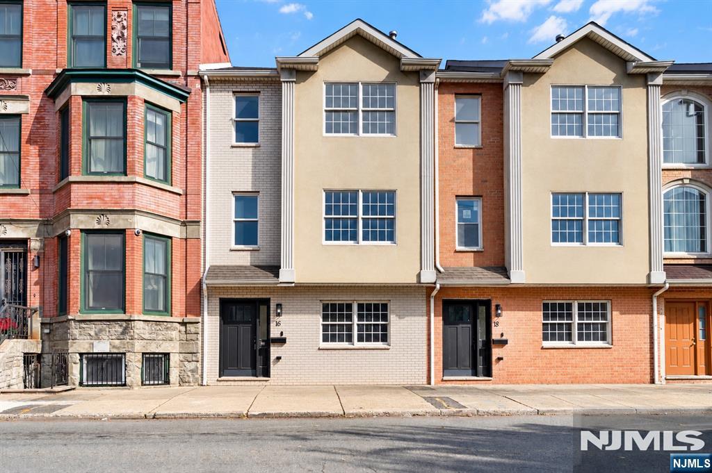 16 E Kinney Street — photo