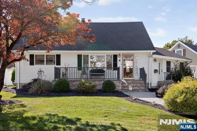 6 White Oak Lane — photo